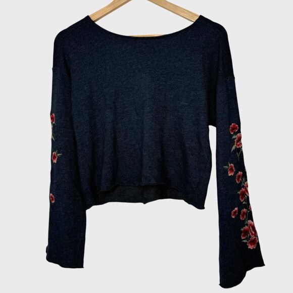 AE Boho Sweatshirt Top S Gray Floral Embroidered Bell Sleeve Cottagecore Hippie - Picture 1 of 5